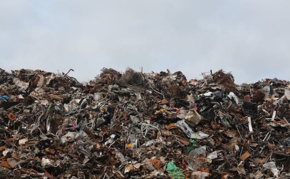 5 Dampak Pembakaran Sampah Plastik Bagi Lingkungan